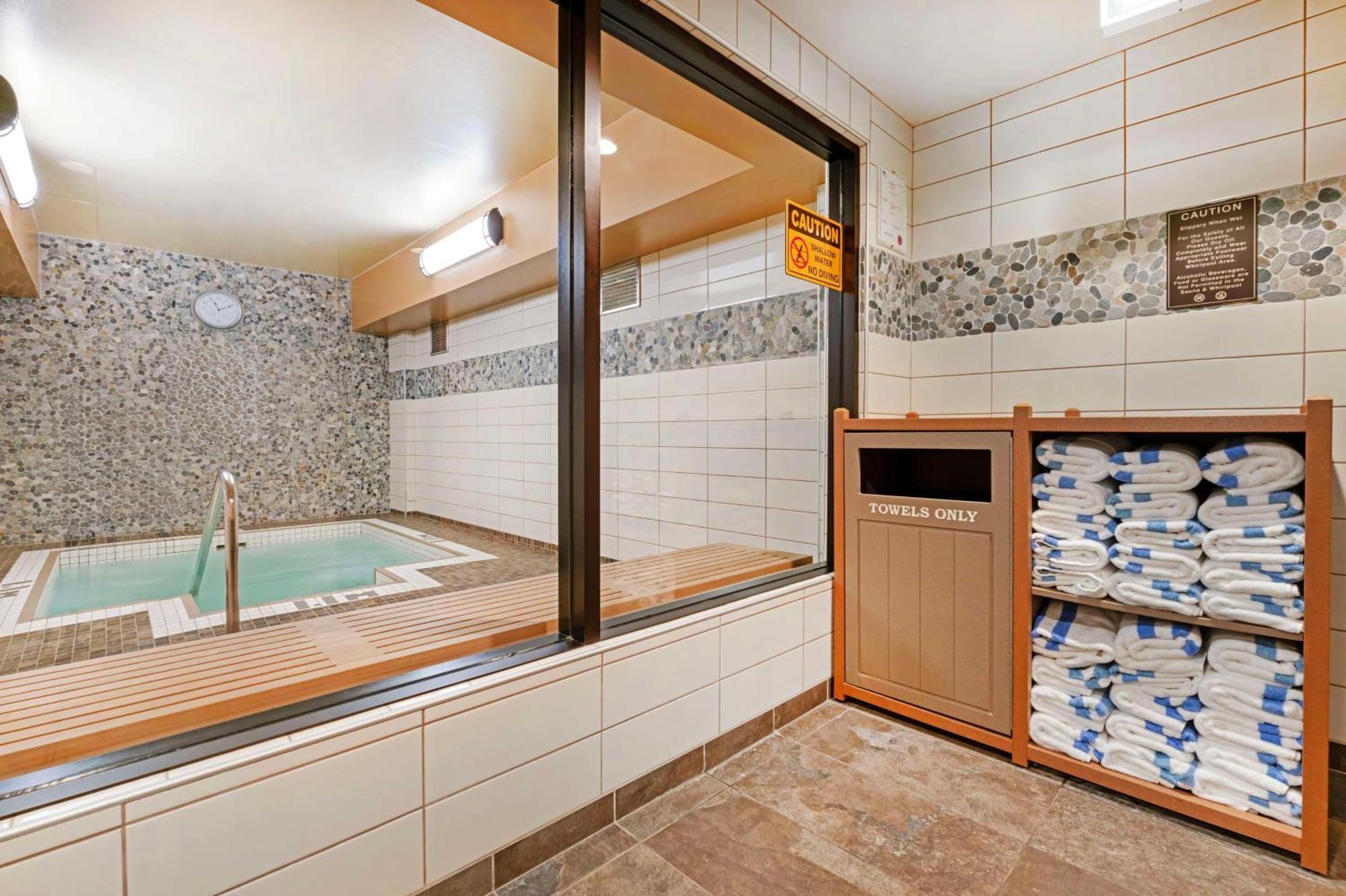 Best Western Plus Barclay Hotel Port Alberni Exterior photo