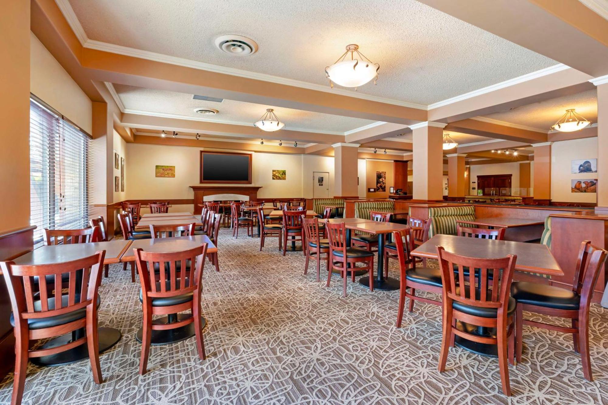 Best Western Plus Barclay Hotel Port Alberni Exterior photo